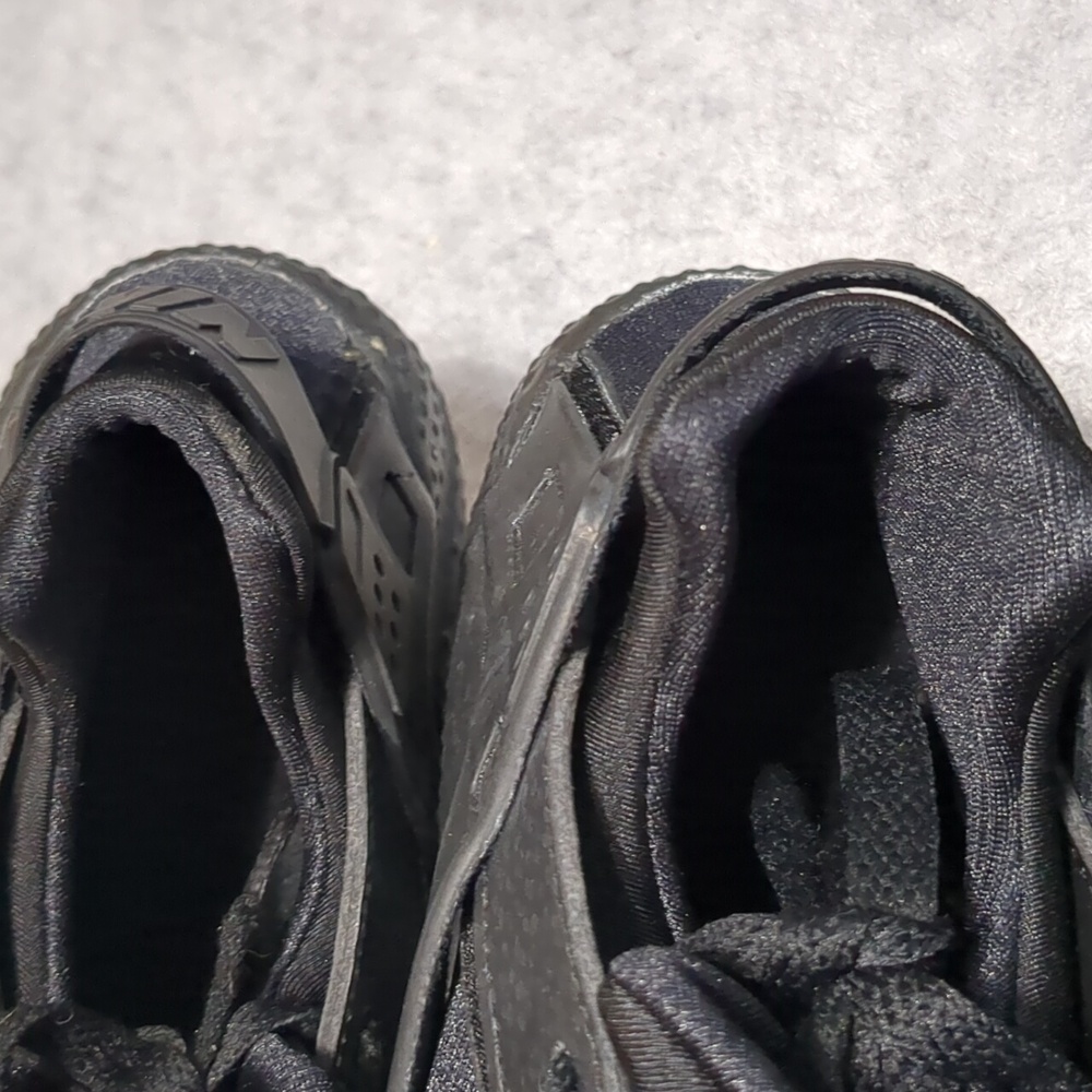 Nike Huarache Run GS Triple Black Sneakers size 6.5Y women's 8 - Picture 6 of 8